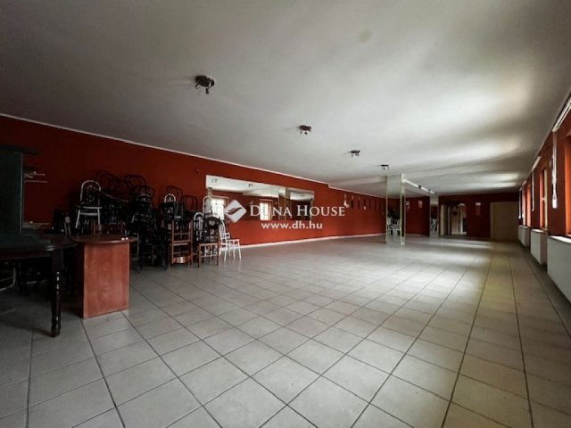 Eladó üzlethelyiség, Szentlászlón 75 M Ft