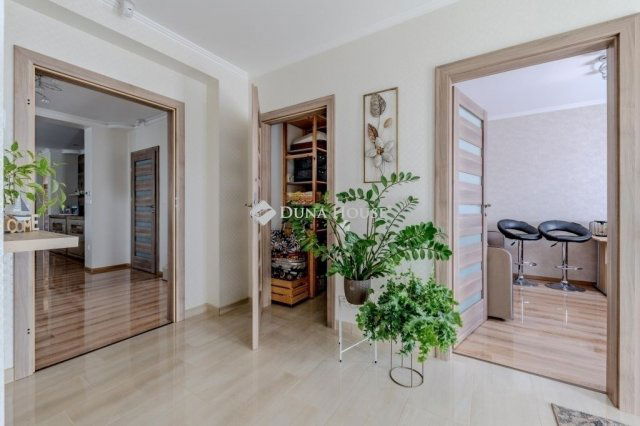 Eladó családi ház, Üllőn 299 M Ft, 6 szobás