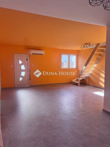 Eladó sorház, Dunakeszin, Fő úton 60.25 M Ft, 3 szobás