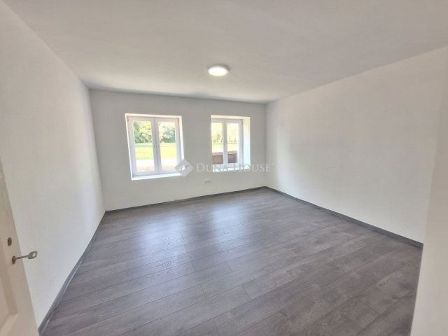 Eladó családi ház, Ácson, Igmándi utcában 24 M Ft, 2+1 szobás