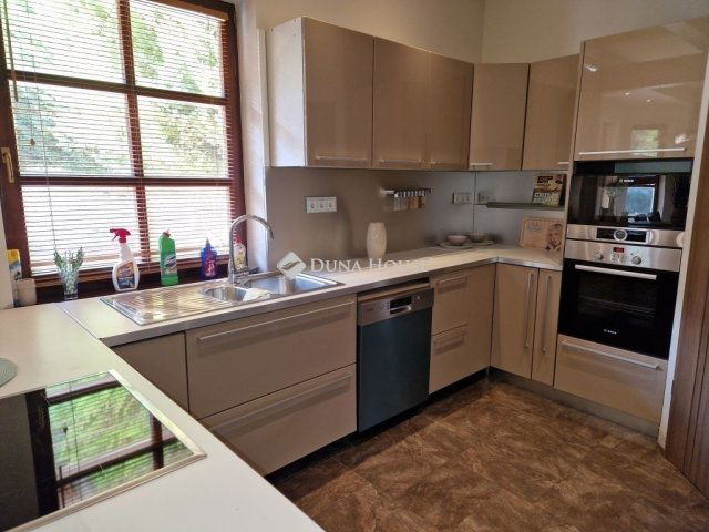 Eladó családi ház, Gombán 167 M Ft, 7 szobás