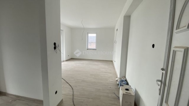 Eladó téglalakás, Dunaharasztin 70.905 M Ft, 2 szobás