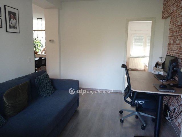 Eladó téglalakás, Veszprémben 79.5 M Ft, 3 szobás