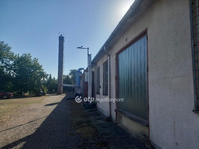 Eladó ipari ingatlan, Tatán 166 M Ft / költözzbe.hu