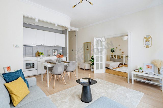 Eladó téglalakás, Budapesten, VIII. kerületben, Baross utcában