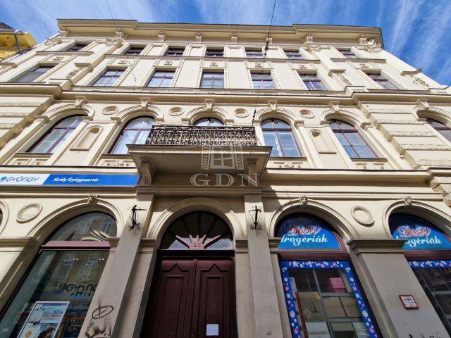 Eladó téglalakás, Budapesten, VI. kerületben 79.9 M Ft