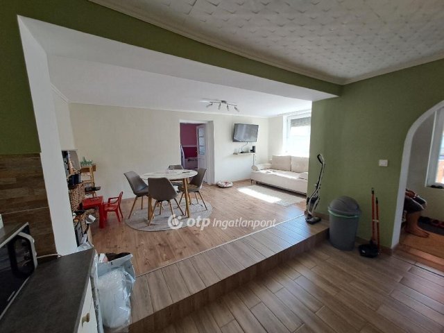 Eladó családi ház, Makón 32 M Ft, 2 szobás