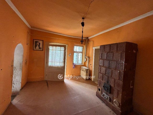 Eladó családi ház, Dögén 8.6 M Ft, 1 szobás