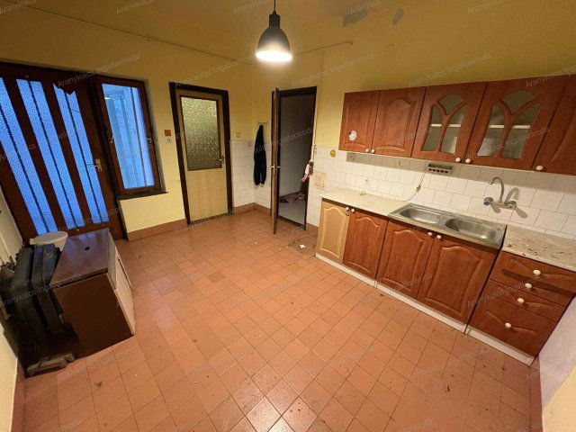 Eladó családi ház, Gyulán, Árnyas utcában 49.99 M Ft, 4 szobás