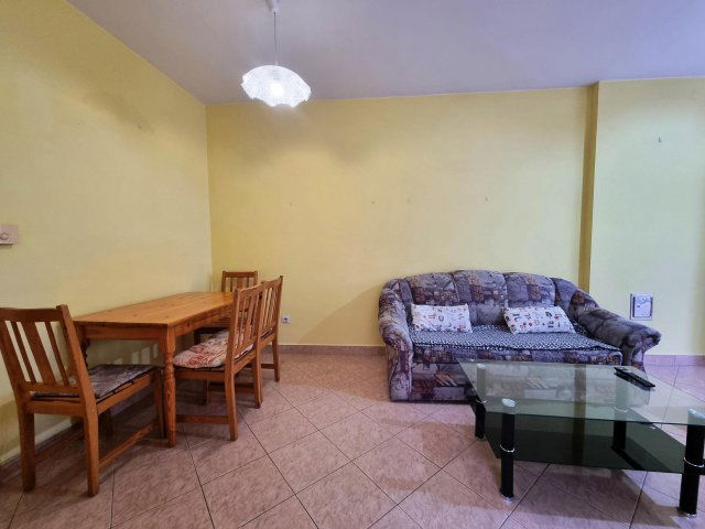 Kiadó téglalakás, albérlet, Pécsett, Alkotmány utcában