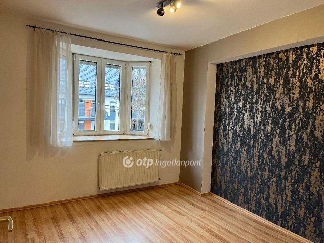Kiadó téglalakás, albérlet, Egerben 180 E Ft / hó, 4 szobás