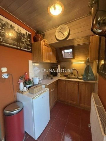 Eladó családi ház, Mendén 76.9 M Ft, 6 szobás