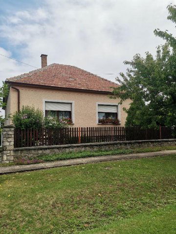 Eladó családi ház, Fertődön 35 M Ft, 3 szobás