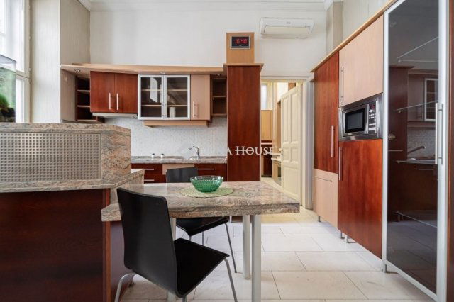 Eladó téglalakás, Budapesten, V. kerületben 299 M Ft, 4 szobás