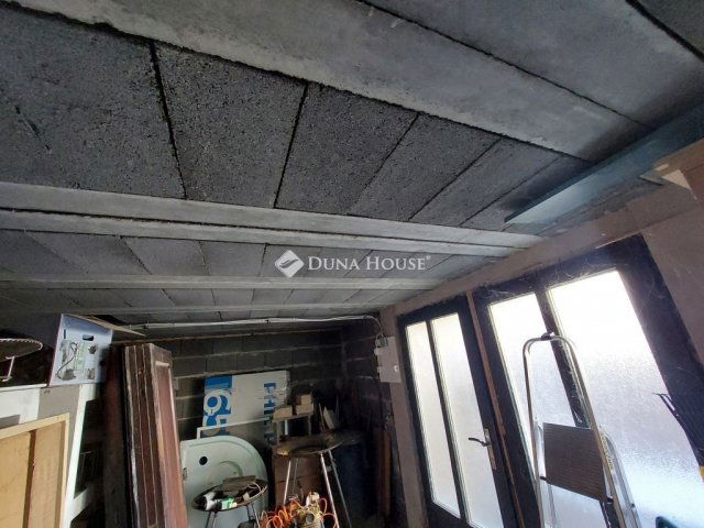 Eladó téglalakás, Baján 99.99 M Ft, 7 szobás