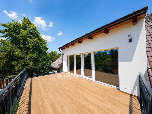 Eladó téglalakás, Balatonakarattyán 143.7 M Ft, 4 szobás