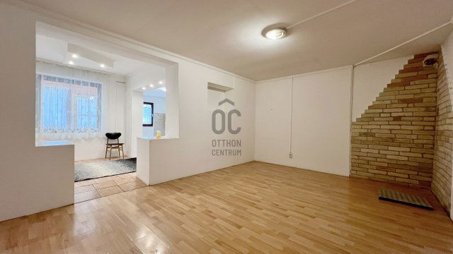 Eladó sorház, Szekszárdon 19.5 M Ft, 2 szobás