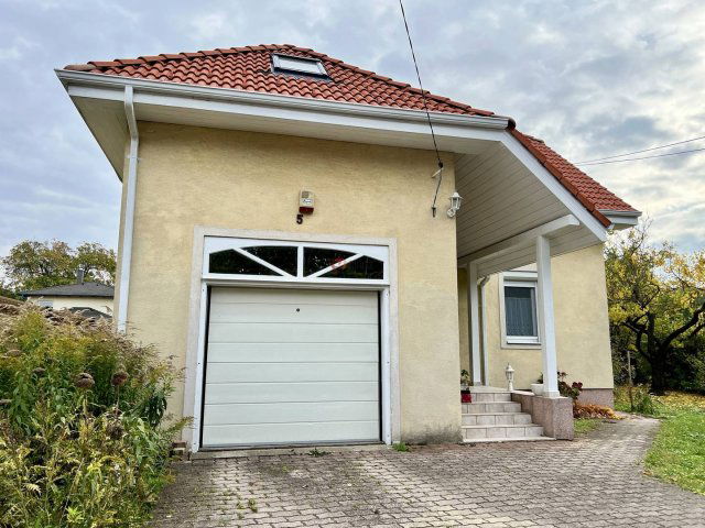 Kiadó családi ház, albérlet, Székesfehérvárott, Privigyei utcában