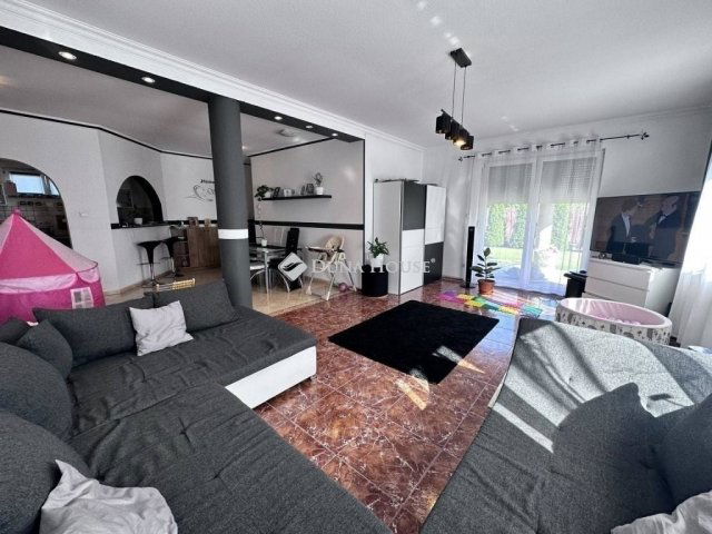 Eladó családi ház, Üllőn 117 M Ft, 6 szobás