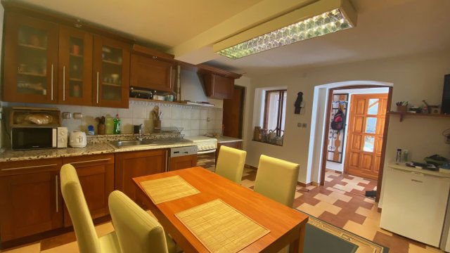 Eladó családi ház, Párin 17.8 M Ft, 1 szobás