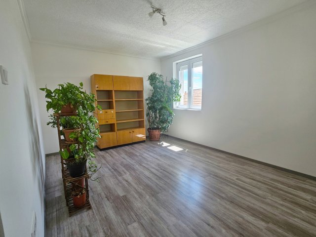 Eladó családi ház, Cegléden 105 M Ft, 4 szobás