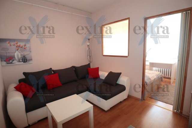 Eladó panellakás, Szegeden 42.5 M Ft, 1+2 szobás