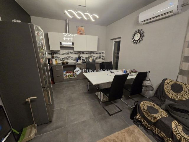 Eladó családi ház, Szegeden 37.5 M Ft, 2 szobás