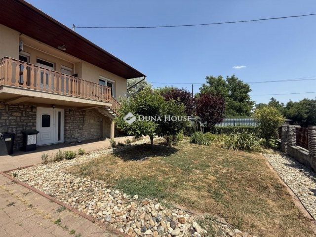 Eladó családi ház, Várpalotán 95 M Ft, 7 szobás