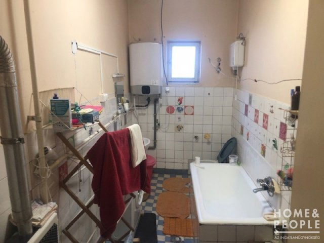 Eladó családi ház, Szegeden 64.9 M Ft, 4 szobás