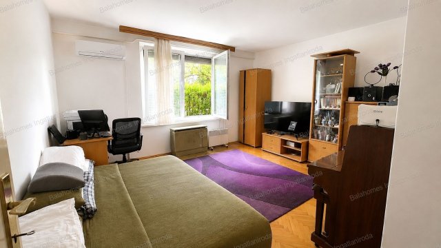 Eladó családi ház, Siófokon 159.9 M Ft, 9 szobás