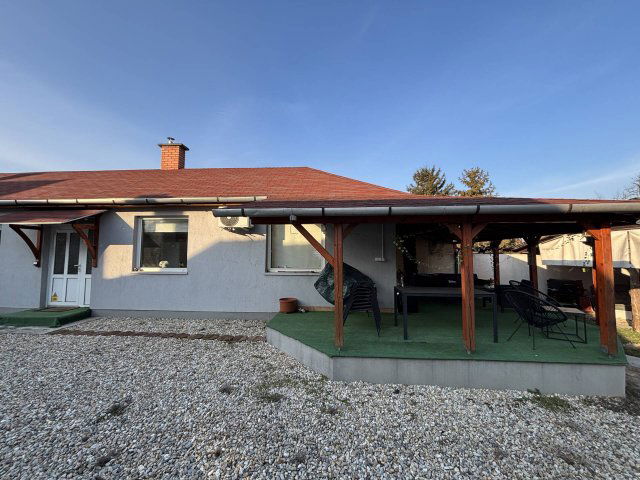 Eladó családi ház, Szirmabesenyőn 109 M Ft, 3 szobás