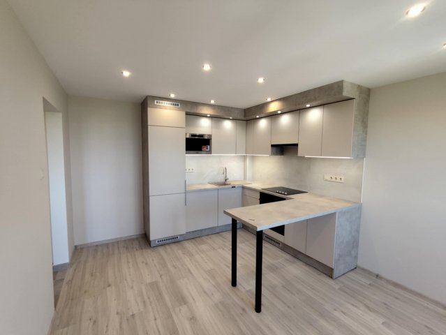 Eladó panellakás, Szegeden, Budapesti körúton 44.99 M Ft