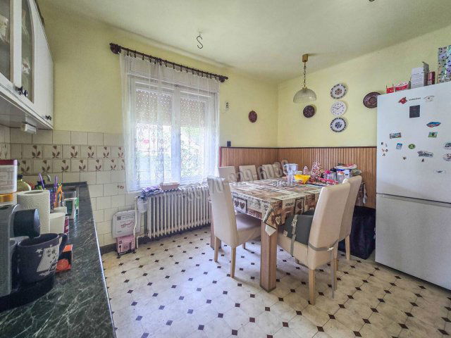 Eladó családi ház, Csepregen 34.9 M Ft, 3 szobás