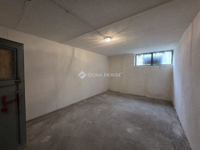 Eladó ipari ingatlan, Budapesten, XIV. kerületben, Angol utcában