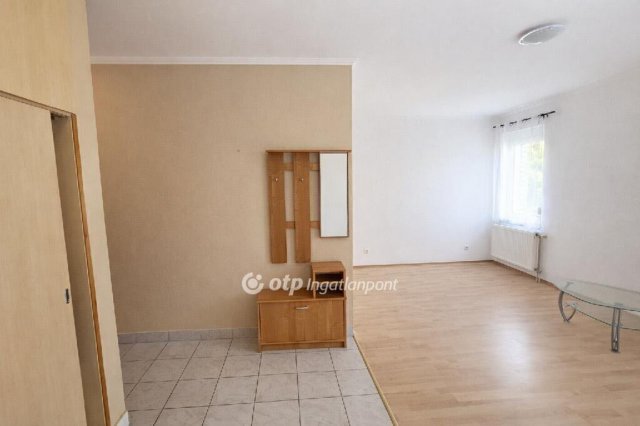 Eladó téglalakás, Szigetszentmiklóson 48.9 M Ft, 1 szobás