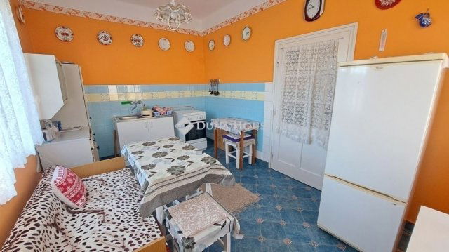 Eladó családi ház, Zsámbokon 45 M Ft, 3 szobás