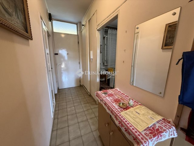 Eladó téglalakás, Győrött 54.99 M Ft, 2 szobás