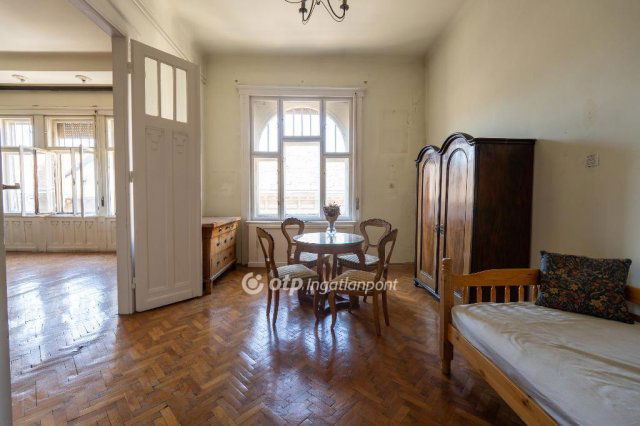 Eladó téglalakás, Budapesten, V. kerületben 169.9 M Ft