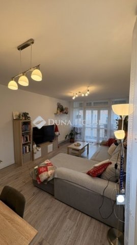 Eladó panellakás, Pécsett 64.5 M Ft, 3 szobás