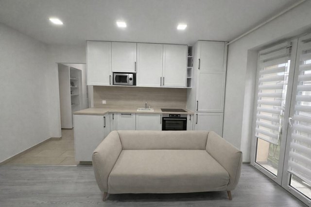 Eladó téglalakás, Komlón 35.9 M Ft, 2 szobás