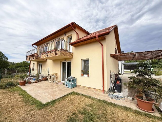 Eladó ikerház, Szentendrén 119.9 M Ft, 4 szobás