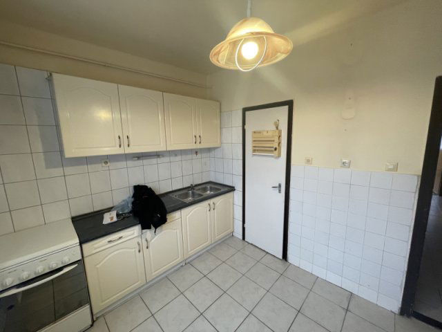 Eladó téglalakás, Veszprémben 79.8 M Ft, 3 szobás