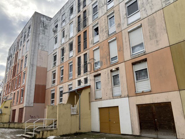 Eladó panellakás, Komlón, Cserma utcában 26.5 M Ft, 2 szobás