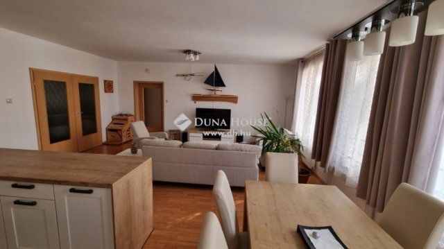 Eladó téglalakás, Debrecenben 125 M Ft, 4 szobás