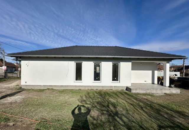 Eladó családi ház, Szigetszentmiklóson 128.999 M Ft, 5 szobás