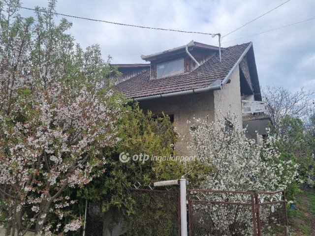 Eladó családi ház, Kunszentmiklóson 39.9 M Ft, 3 szobás