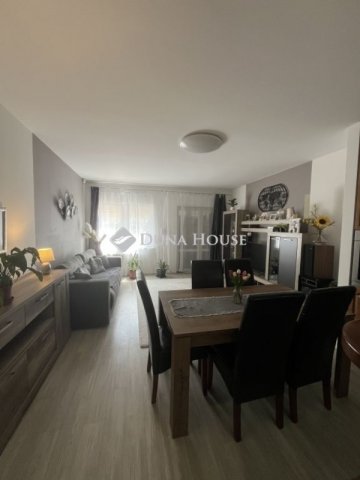 Eladó téglalakás, Százhalombattán 68 M Ft, 3 szobás