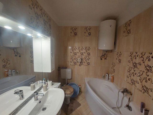 Eladó családi ház, Esztergomban 59.9 M Ft, 3 szobás