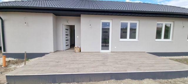 Eladó családi ház, Bicskén 88 M Ft, 5 szobás