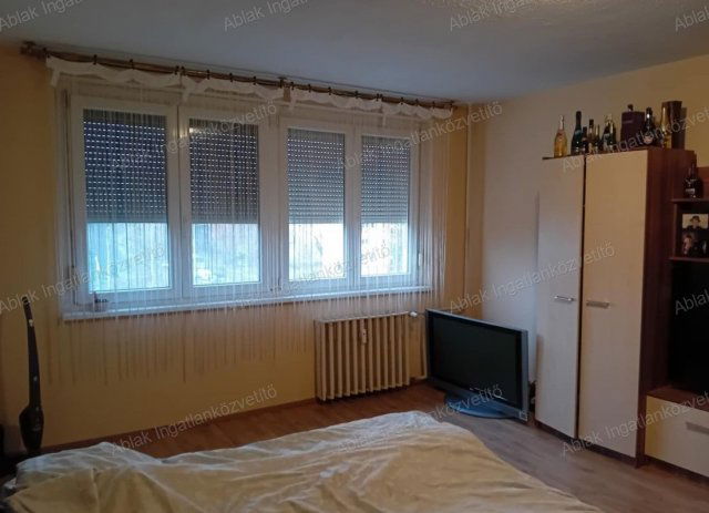 Eladó panellakás, Kecskeméten 33.9 M Ft, 1 szobás